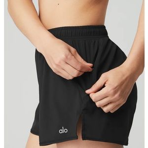 Alo stride short